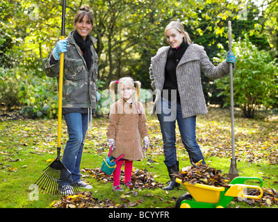 Großmutter, Mutter und Tochter, Garten Stockfoto