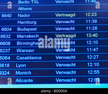 Flughafen-Info-Tafel Stockfoto