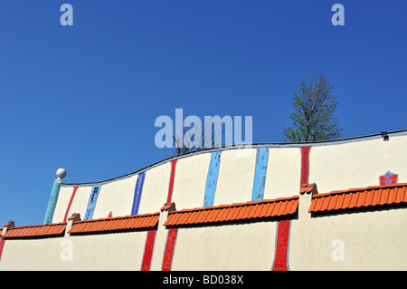 Raststätte entworfen von Friedensreich Hundertwasser in Bad Fischau Österreich Stockfoto