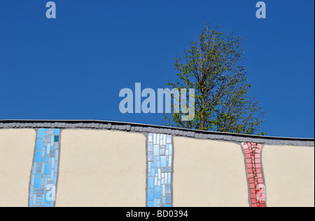 Raststätte entworfen von Friedensreich Hundertwasser in Bad Fischau Österreich Stockfoto