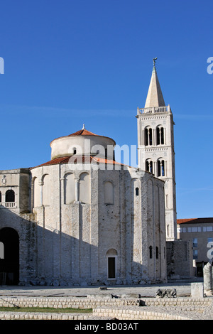 9. Jahrhundert Pre romanische Kirche von St. Donatus Donat mit Campanile Bell Tower St. Anastasia Kathedrale Zadar Kroatien Stockfoto