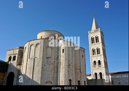 9. Jahrhundert Pre romanische Kirche von St. Donatus Donat mit Campanile Bell Tower St. Anastasia Kathedrale Zadar Kroatien Stockfoto