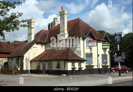 Geschlossen und bestieg, Public House, Blue Bell, Kochen, West Sussex, Großbritannien Stockfoto