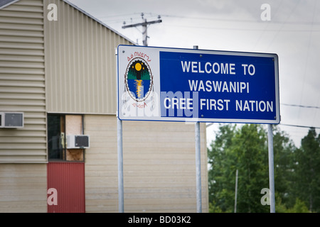Ein Schild begrüßt Reisende der Waswanipi Cree-Reserve in der Provinz von Quebec Kanada Stockfoto
