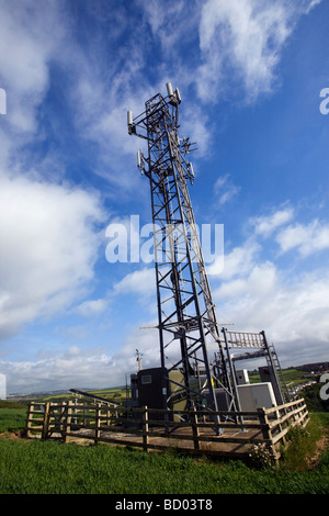 Handy-Mast über Portreath in Cornwall Stockfoto