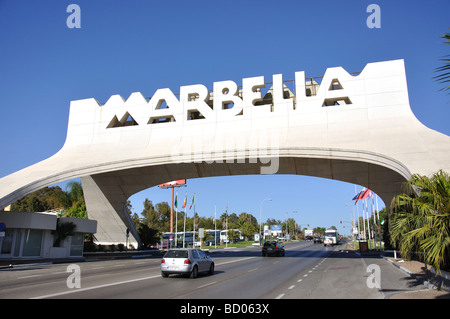 Stadteingangsschild, Marbella, Costa del Sol, Provinz Malaga, Andalusien (Andalusien), Spanien Stockfoto