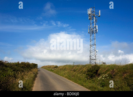 Handy-Mast über Portreath in Cornwall Stockfoto