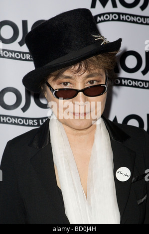 LONDON 11 Juni Pic zeigt Yoko Ono Teilnahme an Mojo Ehrungen Liste The Brewery London, 11. Juni 2009 Stockfoto