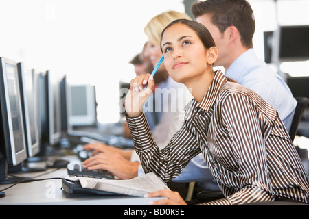 Aktienhändler tief In Gedanken Stockfoto