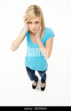 Teenager-Mädchen stehen im Studio sorgen Stockfoto