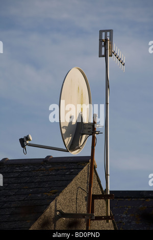 Fernsehantennen auf Dach Stockfoto