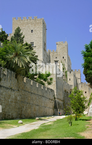 Palast der Großmeister und trockenen Graben in Rhodos alte Stadt Rhodos Dodekanes Griechenland Stockfoto