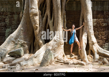 TA Promh-Tempel in Angkor, Kambodscha mit Baumwurzeln überwachsen Stockfoto