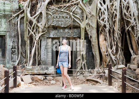 TA Promh-Tempel in Angkor, Kambodscha mit Baumwurzeln überwachsen Stockfoto