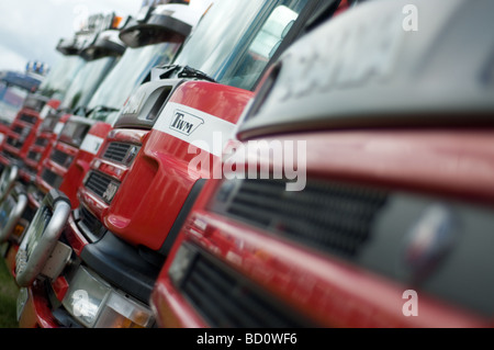 Reihe der roten LKW bereit für die Arbeit auf der All wales Truck-Show in Carmarthen Stockfoto