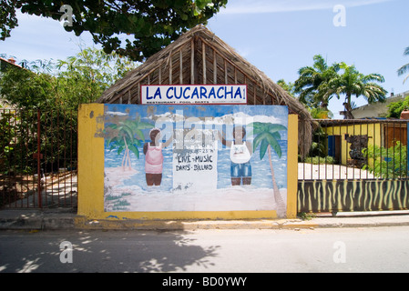 Restaurant La Cucaracha am Playa El Agua auf der Insel Isla de Margarita, Venezuela. Stockfoto