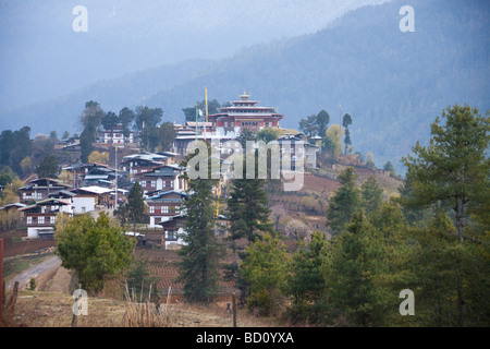 Gesamtansicht der Gangteng Gonpa Kloster nr Dorf von Gantey, Phobjika Tal, Wangdue Phodrang District, central Bhutan. Stockfoto