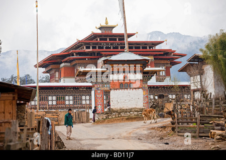 Gesamtansicht der Gangteng Gonpa Kloster nr Dorf von Gantey, Phobjika Tal, Wangdue Phodrang District, central Bhutan. Stockfoto