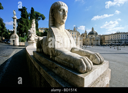 Sphinx-Skulptur, Teil der Gruppe von Statuen der Göttin Roma zwischen Tiber und Aniene, Ital, Piazza del Popolo, Rom, Latium Stockfoto