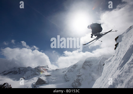 Skifahrer, springen, St. Moritz, Graubünden, Schweiz, Europa Stockfoto