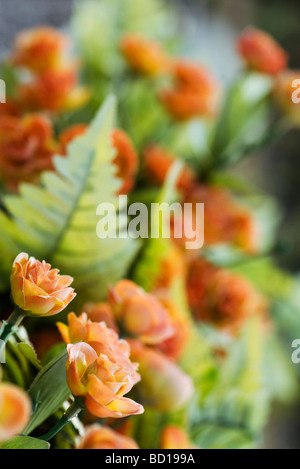 Künstliche Blumen-Arrangement, close-up Stockfoto