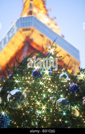 Tokyo Tower und Weihnachtsbaum Präfektur Tokio Honshu Japan Stockfoto