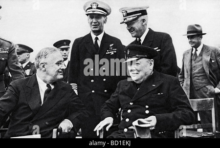 WINSTON CHURCHILL mit Präsident Roosevelt nach Unterzeichnung der Atlantik-Charta an Bord der HMS Prince Of Wales 14. August 1941 Stockfoto