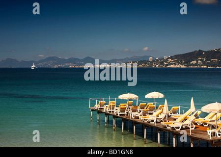 Juan-Les-Pins Beach mit Blick auf Cannes Antibes Provence Stockfoto