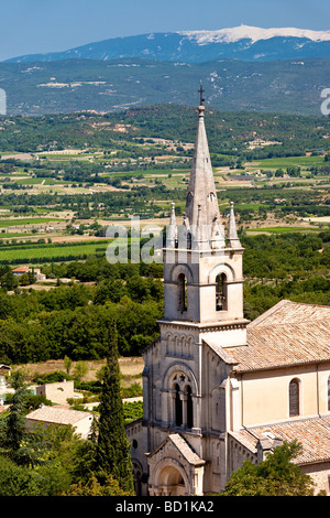 Kirche in Bonnieux mit Mont Ventoux hinaus Provence Frankreich Stockfoto