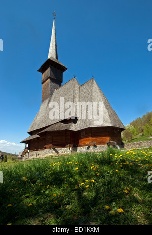 Die Holzkirche im Kloster Barsana in Rumäniens Maramures Grafschaft Stockfoto