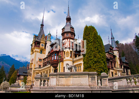 Rumäniens Peles Schloss, erbaut im 19. Jahrhundert in Sinaia in der Walachei, berühmteste königliche Residenz im Land (enthält Casino) Stockfoto