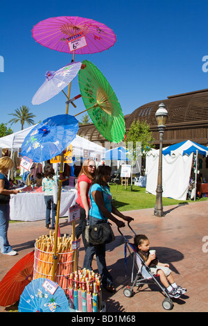 Seide Sonnenschirm Asian Festival Heritage Square Wissenschaftspark Phoenix Arizona USA Stockfoto