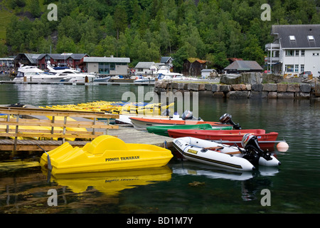 Boot mieten Geiranger Dorf Geirangerfjord nördlichen Fjord Region Norwegen Skandinavien Stockfoto