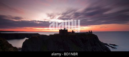 Sonnenaufgang am Dunnotter Schloss, Stonehaven, Scotland, UK Stockfoto