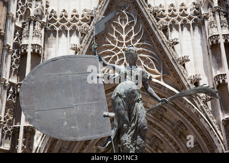 Kopie der El Giraldillo - Replik der Statue / Wetterfahne auf La Giralda der Kathedrale von Sevilla Stockfoto