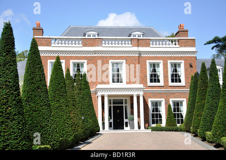 Großes freistehendes Haus, Christchurch Road, Virginia Water, Surrey, England, Vereinigtes Königreich Stockfoto