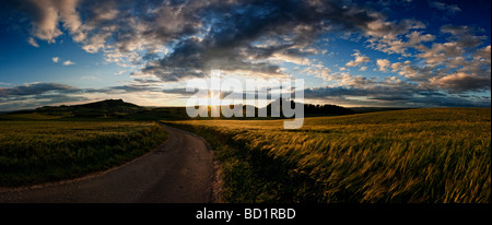 Hegau-Landschaft, Mt Hohenstoffel und Mt Maegdeberg, Landkreis Konstanz, Baden-Württemberg, Deutschland, Europa Stockfoto