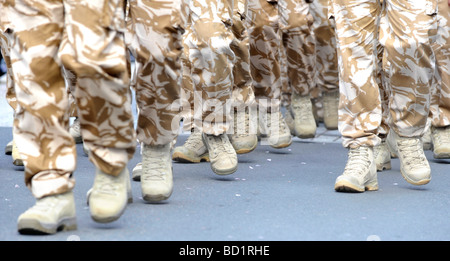 Nord-Devon Sitz Kommando-logistisches Regiment Truppen nach Hause kommenden Parade durch Stadtzentrum Barnstaple, Devon, UK Stockfoto