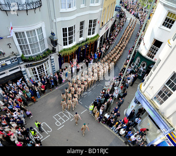 Nord-Devon Sitz Kommando-logistisches Regiment Truppen nach Hause kommenden Parade durch Stadtzentrum Barnstaple, Devon, UK Stockfoto