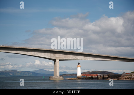 Die Skye-Brücke, die Kyle of Lochalsh auf dem Festland und der Insel Skye in Schottland verbindet Stockfoto