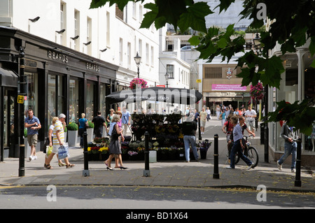 Cheltenham Gloucestershire England UK Stadtzentrum Einkaufsviertel an der Promenade Stockfoto