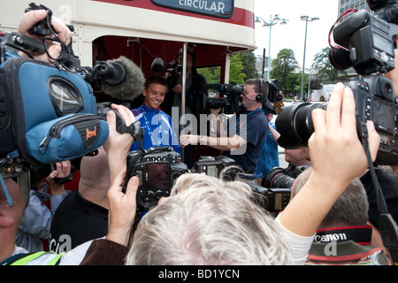 Tom Daley bürgerlichen Empfang und Parade. Plymouth, Devon. Im Südwesten. Fina World Champion Taucher. Olympische Taucher in Medien scrum Stockfoto