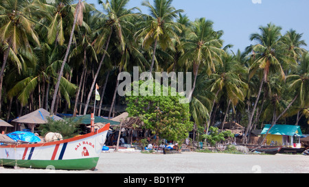 Bungalows und Coco Hütten unter Palmen auf beliebte Palolem Beach Goa Indien Stockfoto