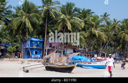 Bungalows und Coco Hütten unter Palmen auf beliebte Palolem Beach Goa Indien Stockfoto