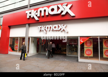 TK Maxx-Ladenzeile auf Markt Straße Manchester uk Stockfoto