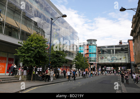 Blick entlang der Market Street in Richtung das Arndale Center am Abend Manchester uk Stockfoto