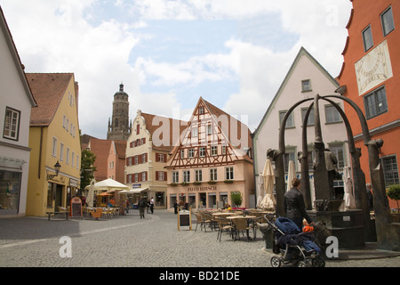 Nordlingen Bayern Deutschland EU bunte halb gezimmerten Häuser in der Altstadt dieser charmanten mittelalterlichen Stadt Stockfoto