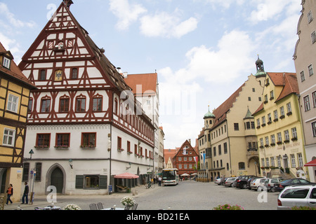 Nordlingen Bayern Deutschland EU Juni halbe Fachwerkhaus Gebäude Rathaus dieser charmanten mittelalterlichen Stadt an der romantischen Straße Stockfoto