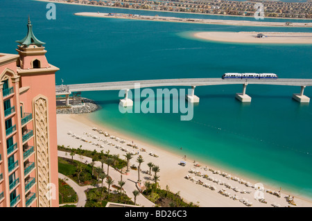 Atlantis Hotel und die Monorail Bahn in Dubai, Vereinigte Arabische Emirate Stockfoto