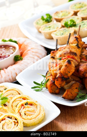 Viele Gerichte der Biss Größe Vorspeisen und Party Essen Stockfoto